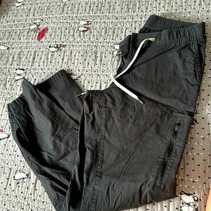 Vuori Charcoal RipStop pants size small. Lightly used, excellent condition